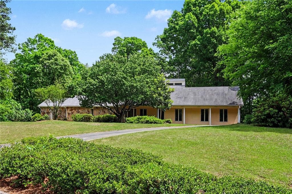 3 bedroom, 3 bathroom, 4,393 sq ft single family residence for sale at 9270 Riverclub Parkway, Johns Creek, GA 30097 — photo 10