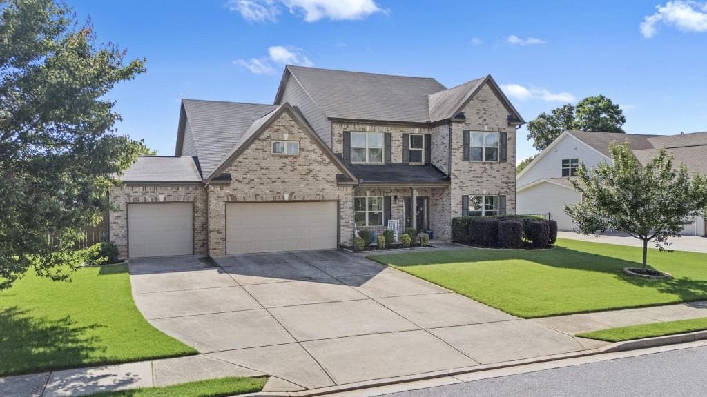 4 bedroom, 4 bathroom, 3,184 sq ft single family residence under contract at 6290 Birchfield Trail, Cumming, GA 30041 — photo 2