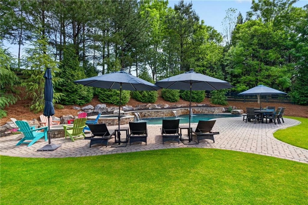 6 bedroom, 6 bathroom, 6,611 sq ft single family residence for sale at 130 Providence Oaks Pointe, Milton, GA 30004 — photo 3