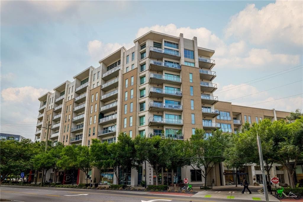 2 bedroom, 2 bathroom, 1,231 sq ft condominium for sale at 1100 Howell Mill Road 310, Atlanta, GA 30318 — photo 2