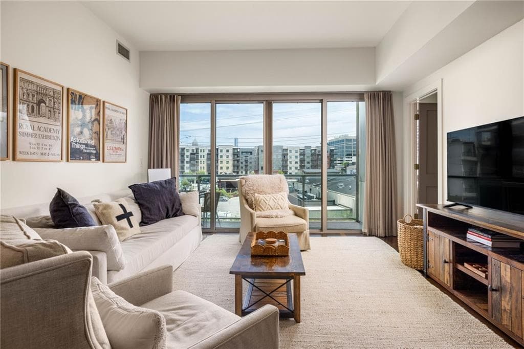 2 bedroom, 2 bathroom, 1,231 sq ft condominium for sale at 1100 Howell Mill Road 310, Atlanta, GA 30318 — photo 4