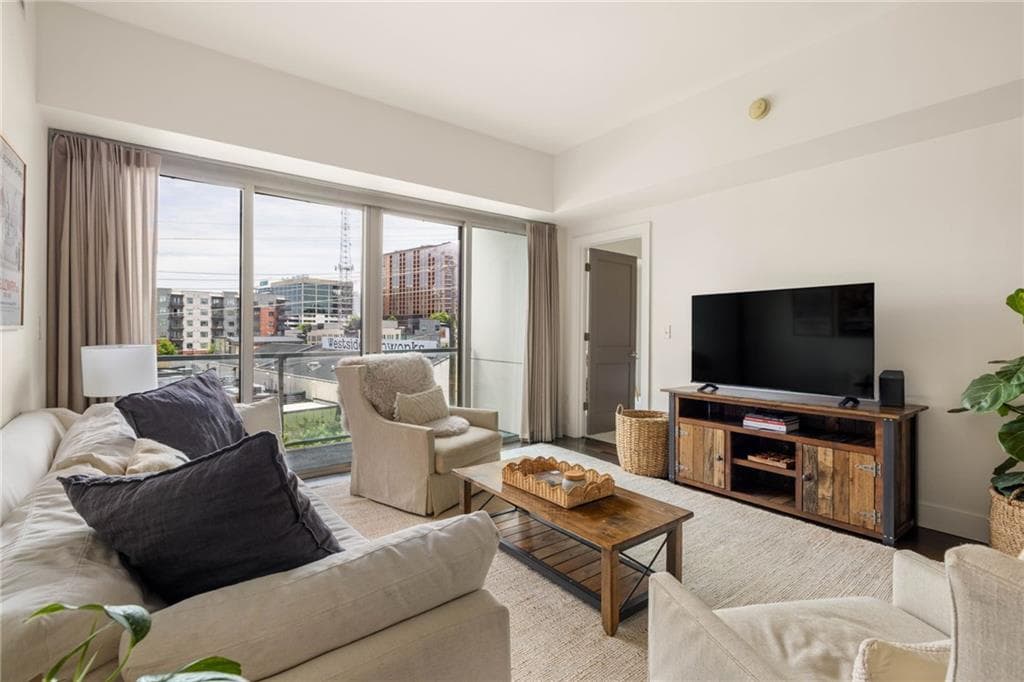 2 bedroom, 2 bathroom, 1,231 sq ft condominium for sale at 1100 Howell Mill Road 310, Atlanta, GA 30318 — photo 5