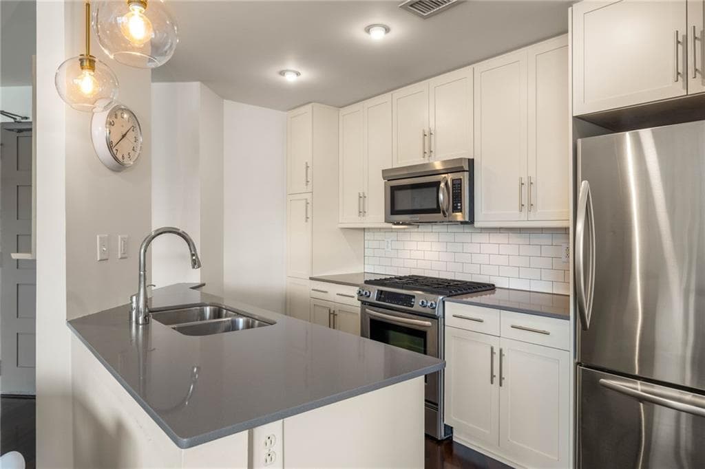 2 bedroom, 2 bathroom, 1,231 sq ft condominium for sale at 1100 Howell Mill Road 310, Atlanta, GA 30318 — photo 8