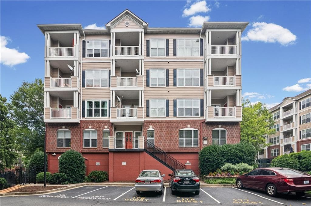 1 bedroom, 1 bathroom, 736 sq ft condominium for sale at 4333 Dunwoody Park 1311, Atlanta, GA 30338 — photo 1 of 38