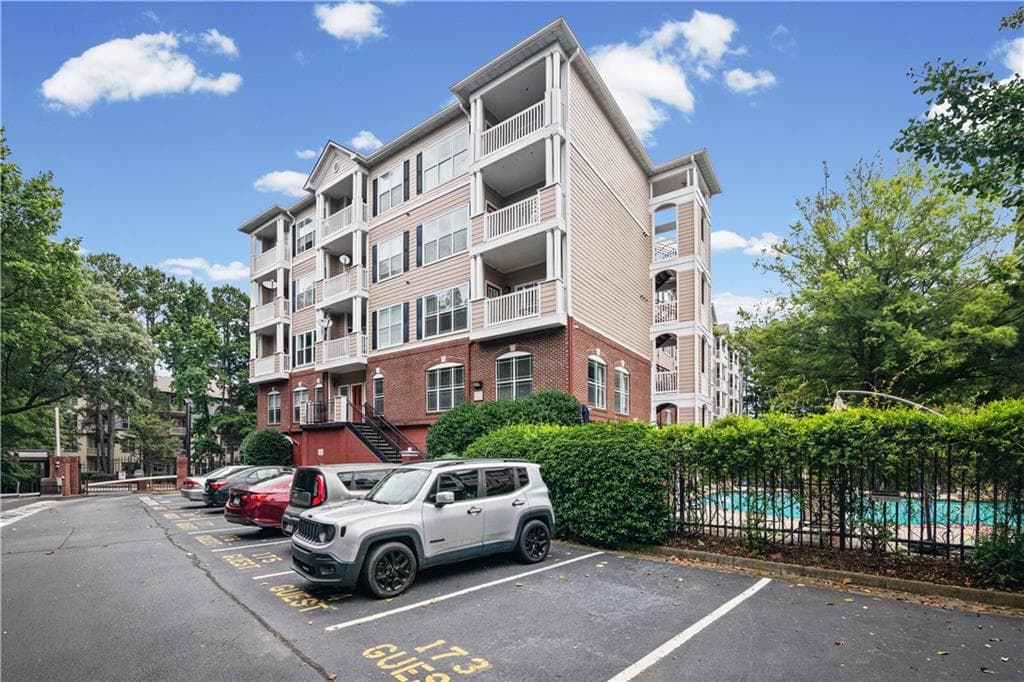 1 bedroom, 1 bathroom, 736 sq ft condominium for sale at 4333 Dunwoody Park 1311, Atlanta, GA 30338 — photo 3