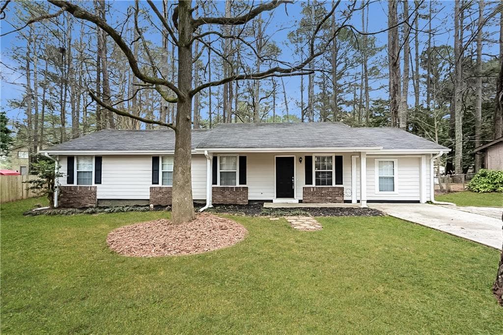 5 bedroom, 3 bathroom, 1,560 sq ft single family residence for rent at 8990 Sterling Ridge Lane, Jonesboro, GA 30238 for $1,930 a month — photo 1 of 15