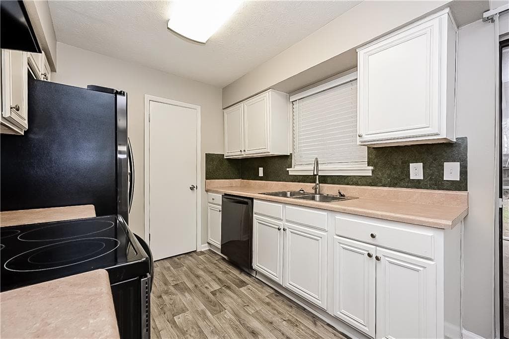 5 bedroom, 3 bathroom, 1,560 sq ft single family residence for rent at 8990 Sterling Ridge Lane, Jonesboro, GA 30238 for $1,930 a month — photo 3