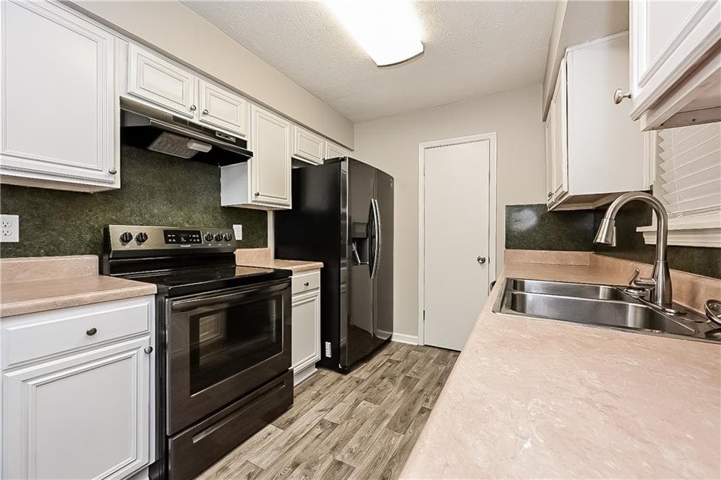 5 bedroom, 3 bathroom, 1,560 sq ft single family residence for rent at 8990 Sterling Ridge Lane, Jonesboro, GA 30238 for $1,930 a month — photo 4