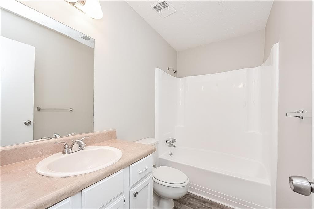 5 bedroom, 3 bathroom, 1,560 sq ft single family residence for rent at 8990 Sterling Ridge Lane, Jonesboro, GA 30238 for $1,930 a month — photo 5