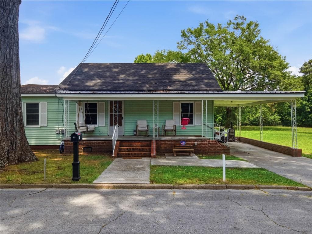 3 bedroom, 1 bathroom, 1,325 sq ft single family residence for sale at 223 Seventh Street, Trion, GA 30753