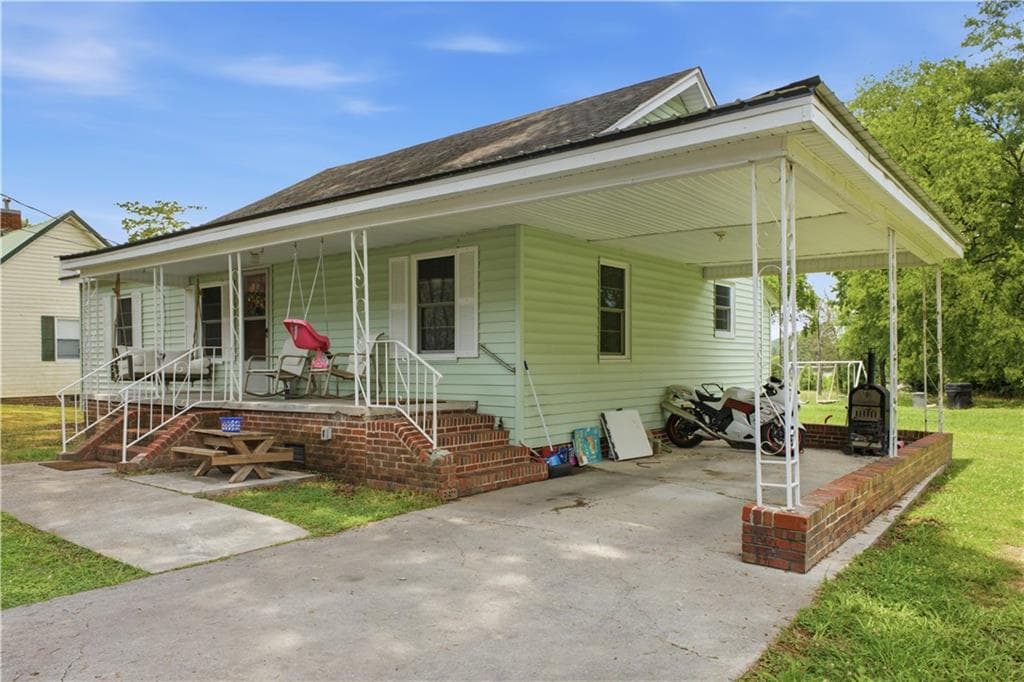 3 bedroom, 1 bathroom, 1,325 sq ft single family residence for sale at 223 Seventh Street, Trion, GA 30753 — photo 2