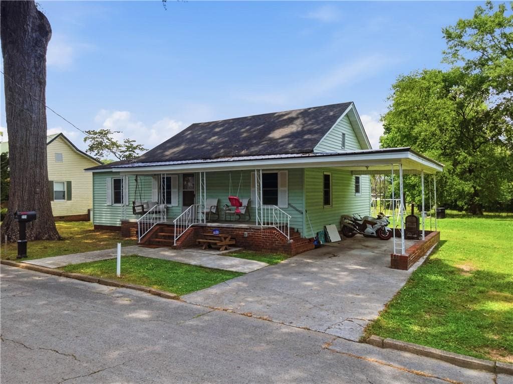 3 bedroom, 1 bathroom, 1,325 sq ft single family residence for sale at 223 Seventh Street, Trion, GA 30753 — photo 3
