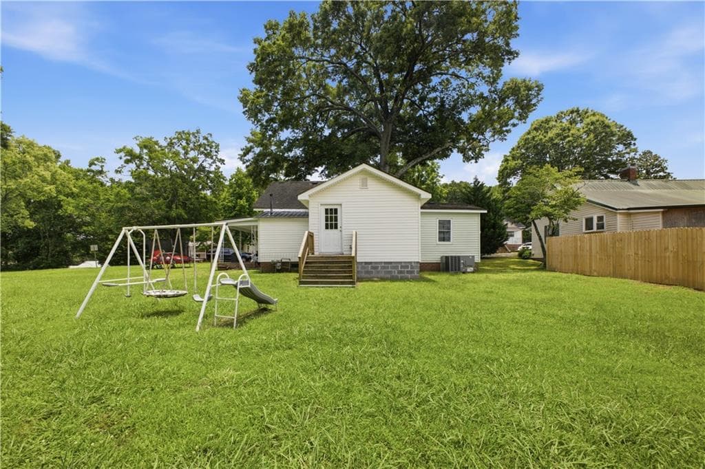 3 bedroom, 1 bathroom, 1,325 sq ft single family residence for sale at 223 Seventh Street, Trion, GA 30753 — photo 9