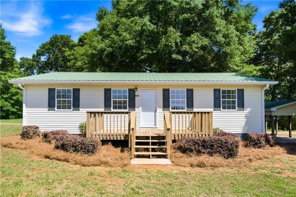 2 bedroom, 2 bathroom, 1,092 sq ft single family residence under contract at 894 Lakeview Drive, Nicholson, GA 30565 — photo 2
