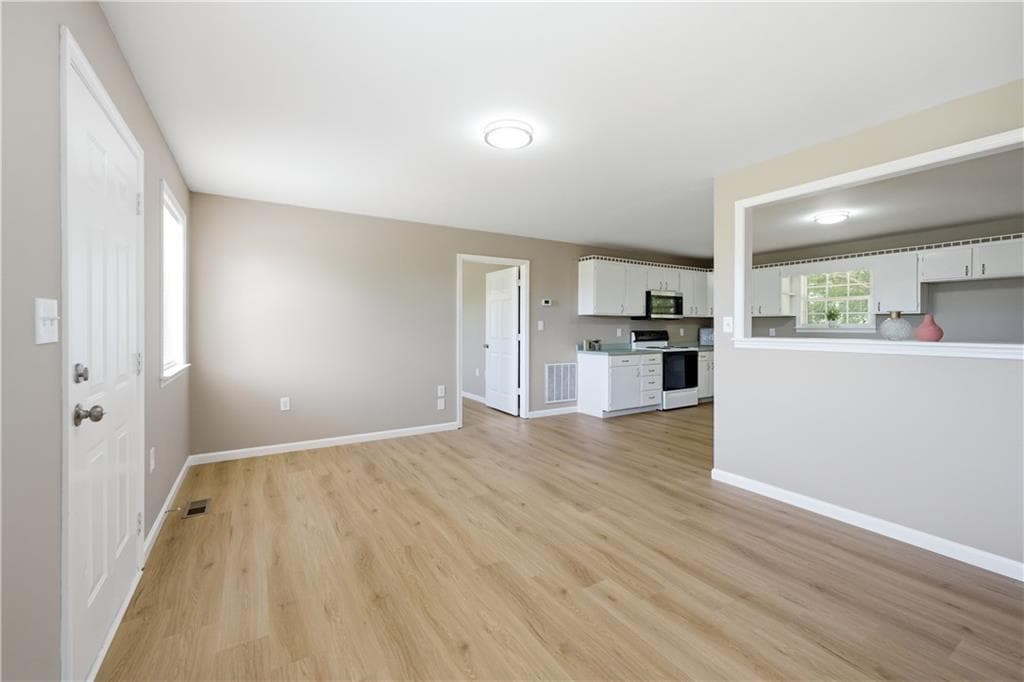 2 bedroom, 2 bathroom, 1,092 sq ft single family residence under contract at 894 Lakeview Drive, Nicholson, GA 30565 — photo 4
