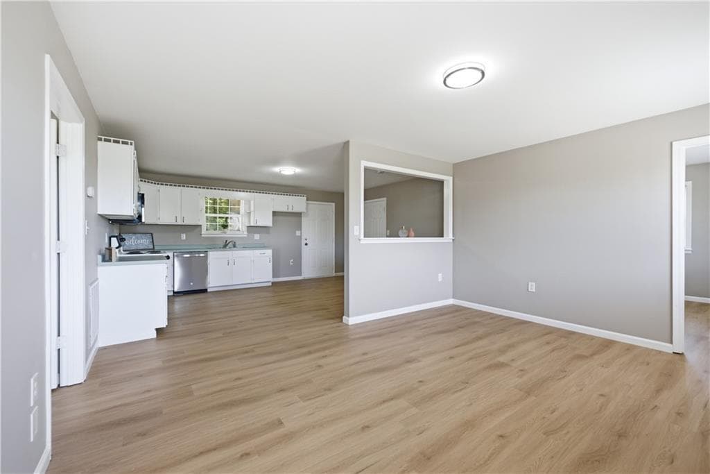 2 bedroom, 2 bathroom, 1,092 sq ft single family residence under contract at 894 Lakeview Drive, Nicholson, GA 30565 — photo 6