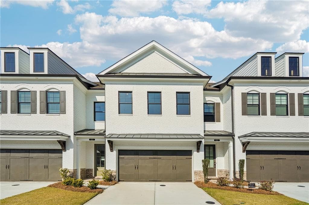 3 bedroom, 3 bathroom, 2,030 sq ft townhouse under contract at 4316 Burton Bend Way 147, Buford, GA 30518 — photo 2