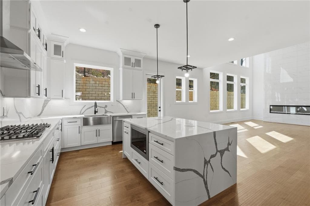 5 bedroom, 4 bathroom, 3,026 sq ft single family residence for sale at 3915 Clifton Hill Court, Cumming, GA 30040 — photo 7