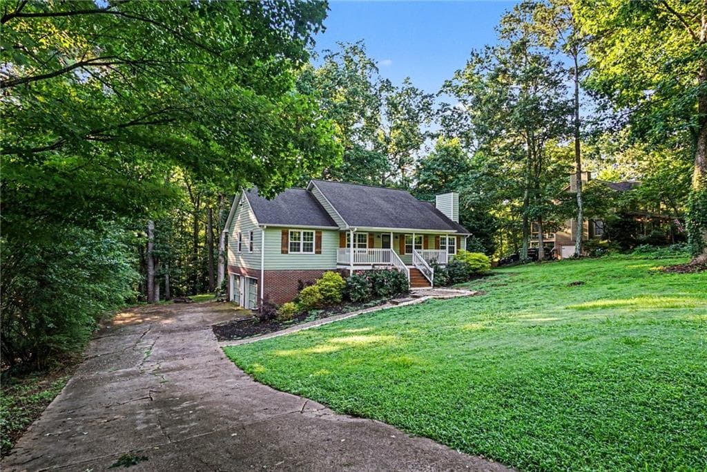 3 bedroom, 2 bathroom, 2,352 sq ft single family residence for sale at 1037 Atherton Lane, Woodstock, GA 30189 — photo 3