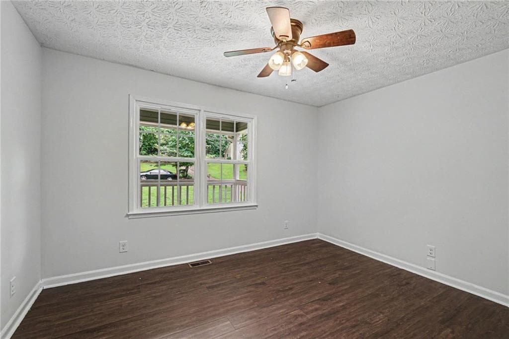 3 bedroom, 2 bathroom, 2,352 sq ft single family residence for sale at 1037 Atherton Lane, Woodstock, GA 30189 — photo 9