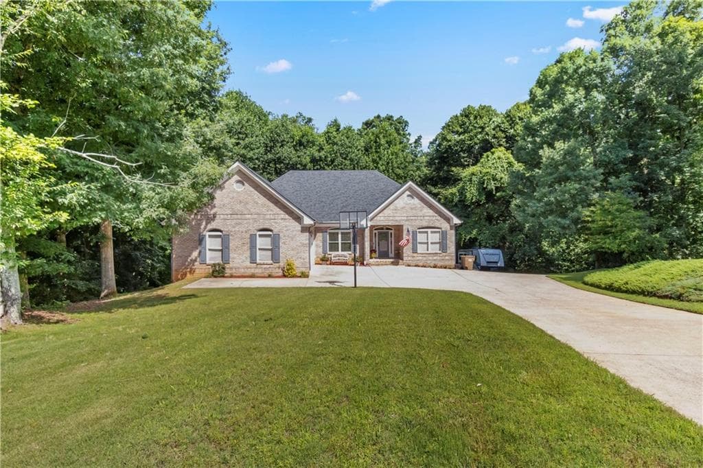 3 bedroom, 3 bathroom, 4,081 sq ft single family residence sold at 6426 Kettle Creek Way, Flowery Branch, GA 30542