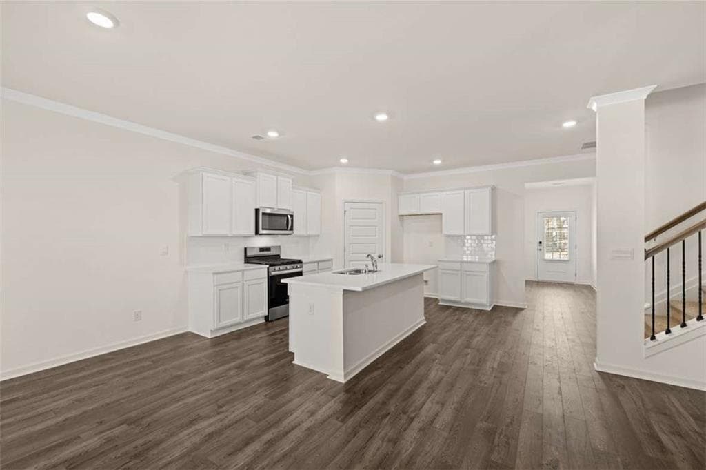5 bedroom, 3 bathroom, 2,614 sq ft single family residence for sale at 3078 Champions Way, Loganville, GA 30052 — photo 7