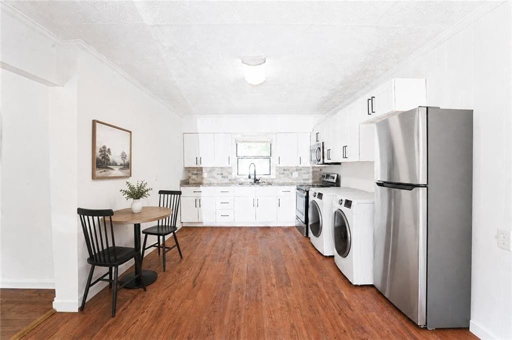 3 bedroom, 2 bathroom, 1,548 sq ft single family residence for sale at 2203 Second Avenue, Decatur, GA 30032 — photo 3