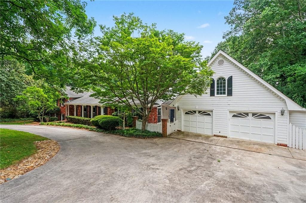 4 bedroom, 4 bathroom, 5,271 sq ft single family residence for sale at 326 Fayette Drive, Winder, GA 30680 — photo 3