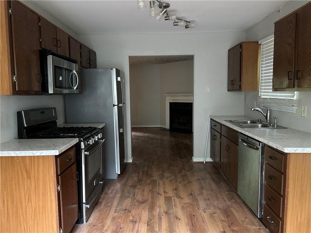 3 bedroom, 3 bathroom, 1,532 sq ft single family residence under contract at 1890 Westminister Way, Conyers, GA 30012 — photo 6