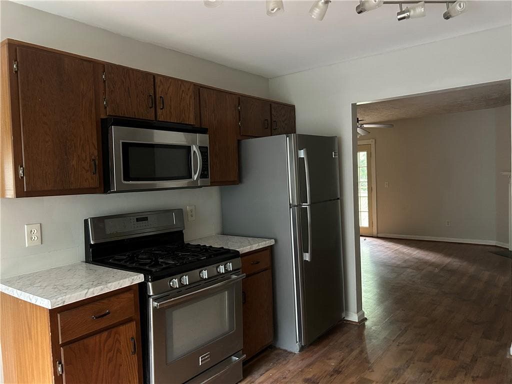 3 bedroom, 3 bathroom, 1,532 sq ft single family residence under contract at 1890 Westminister Way, Conyers, GA 30012 — photo 7