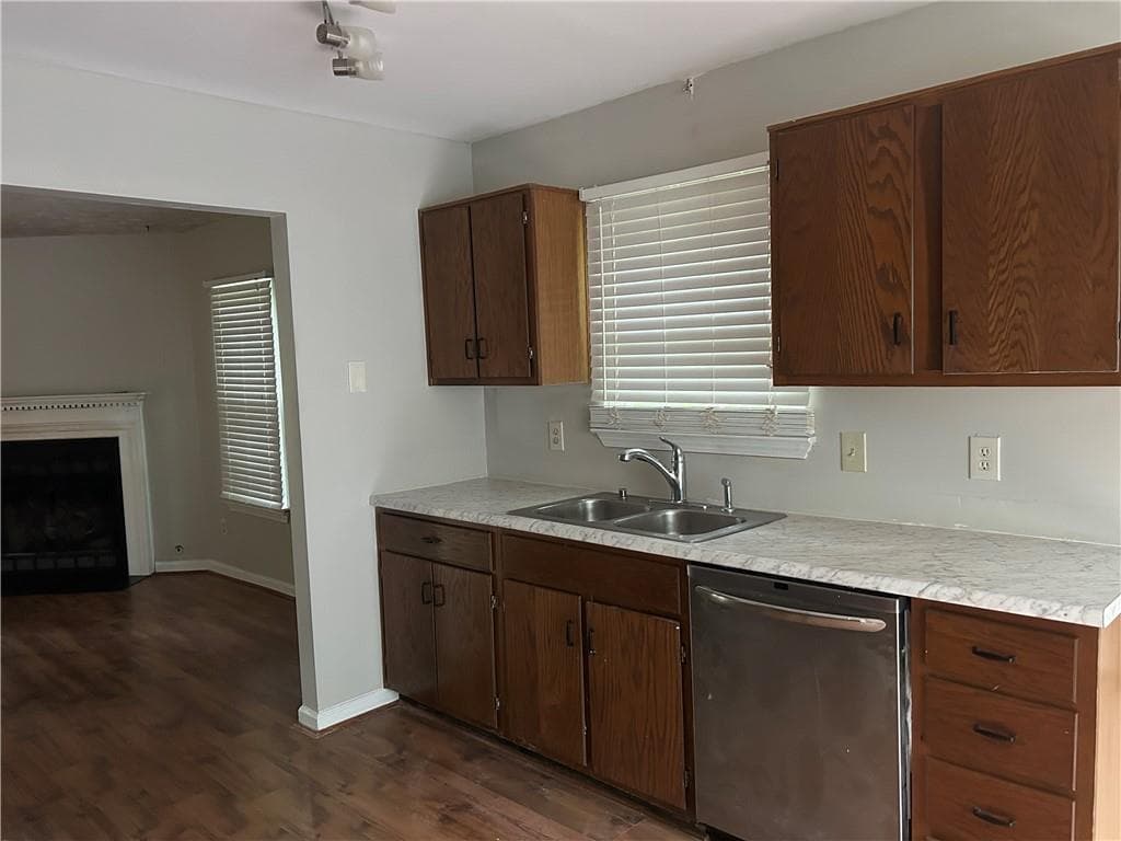3 bedroom, 3 bathroom, 1,532 sq ft single family residence under contract at 1890 Westminister Way, Conyers, GA 30012 — photo 8
