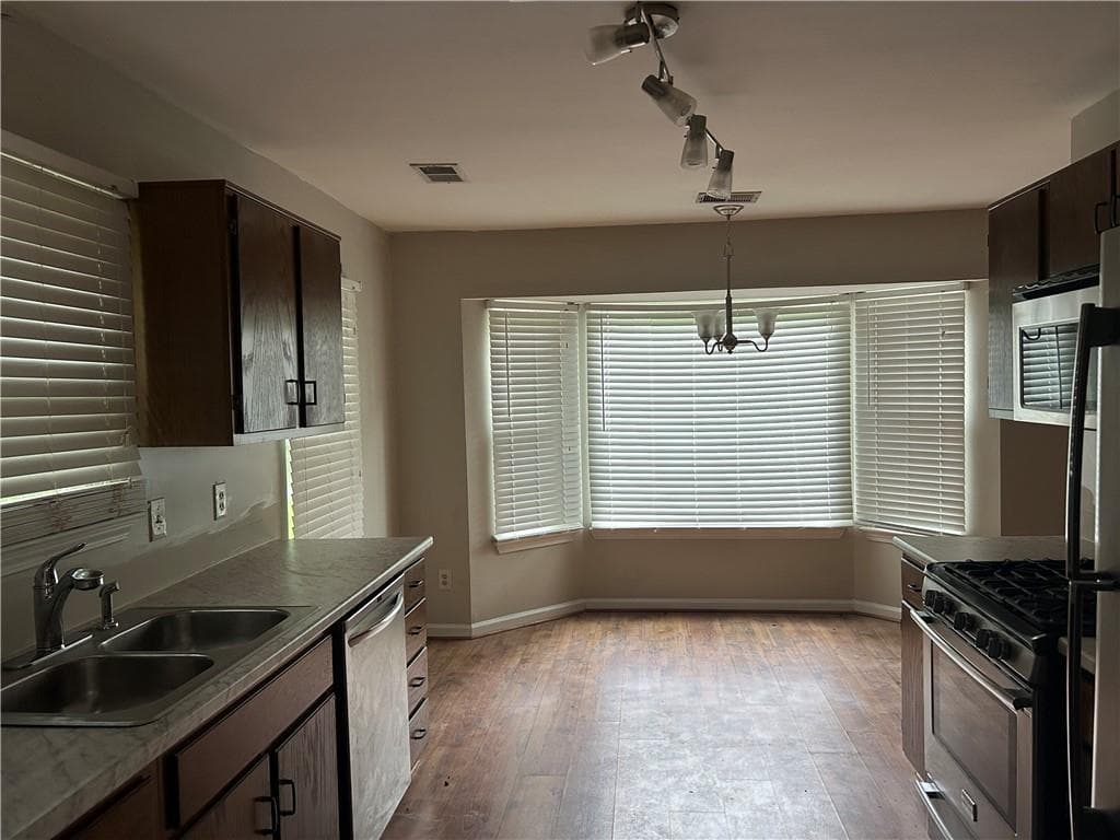 3 bedroom, 3 bathroom, 1,532 sq ft single family residence under contract at 1890 Westminister Way, Conyers, GA 30012 — photo 9