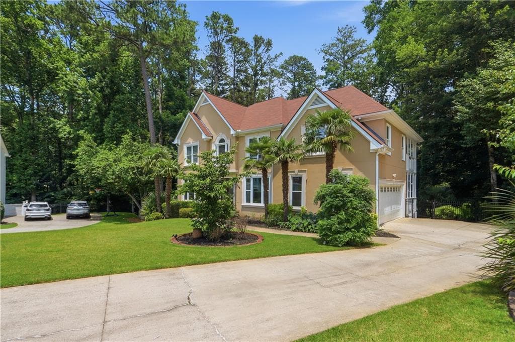4 bedroom, 5 bathroom, 4,171 sq ft single family residence for sale at 355 Chelsey Court, Alpharetta, GA 30004 — photo 2