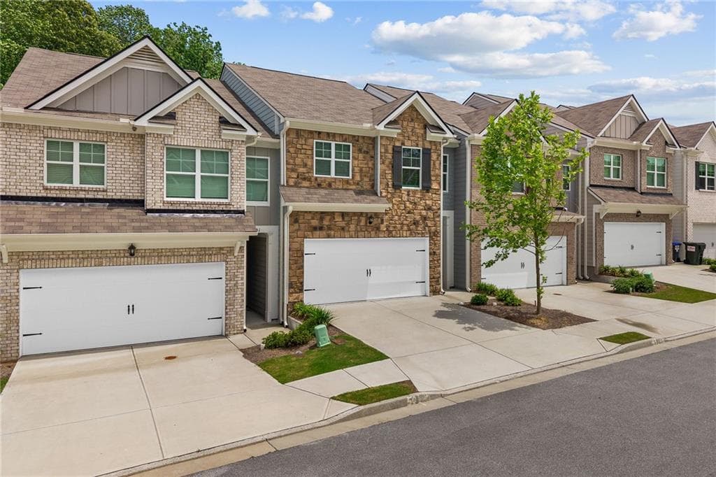 3 bedroom, 3 bathroom, 1,965 sq ft townhouse for rent at 3341 Greyton Drive, Buford, GA 30519 for $2,400 a month — photo 2
