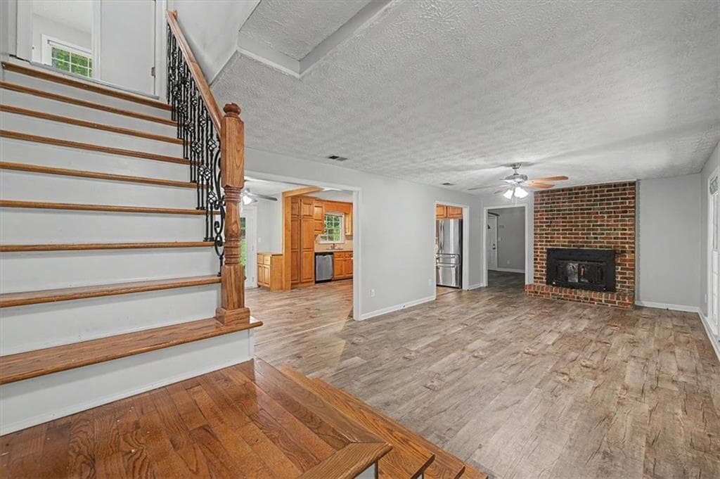 3 bedroom, 3 bathroom, 2,599 sq ft single family residence for sale at 403 S SEQUOYAH Circle, Calhoun, GA 30701 — photo 3