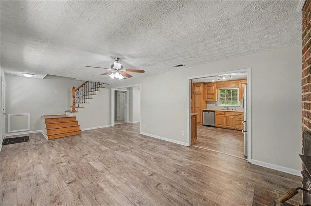 3 bedroom, 3 bathroom, 2,599 sq ft single family residence for sale at 403 S SEQUOYAH Circle, Calhoun, GA 30701 — photo 4