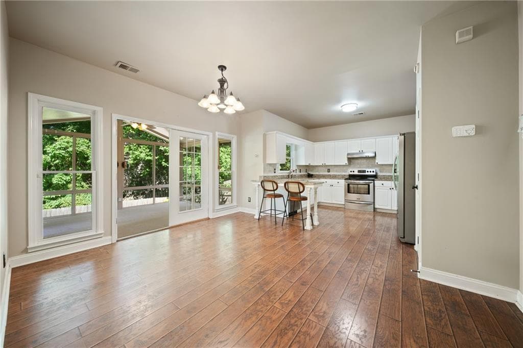 3 bedroom, 3 bathroom, 2,147 sq ft single family residence for sale at 3115 Ivey Oaks Lane, Roswell, GA 30076 — photo 8
