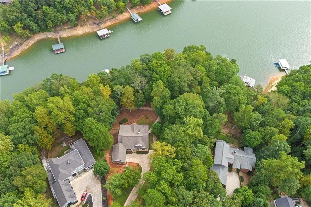 5 bedroom, 4 bathroom, 4,243 sq ft single family residence under contract at 124 SHORE Drive, Other-South Carolina, SC 29643 — photo 4