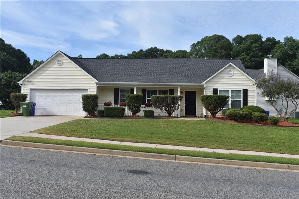3 bedroom, 2 bathroom, 1,700 sq ft single family residence for sale at 904 Meadow Walk Drive, Monroe, GA 30656 — photo 3