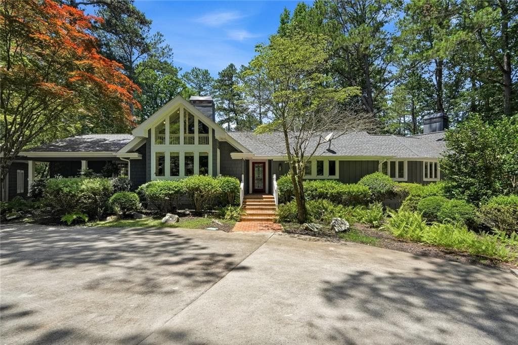 3 bedroom, 4 bathroom, 4,370 sq ft single family residence for sale at 6504 Yacht Club Road, Flowery Branch, GA 30542 — photo 2