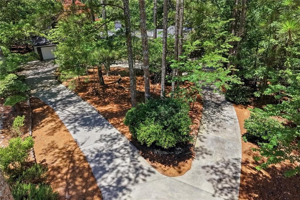 3 bedroom, 4 bathroom, 4,370 sq ft single family residence for sale at 6504 Yacht Club Road, Flowery Branch, GA 30542 — photo 3