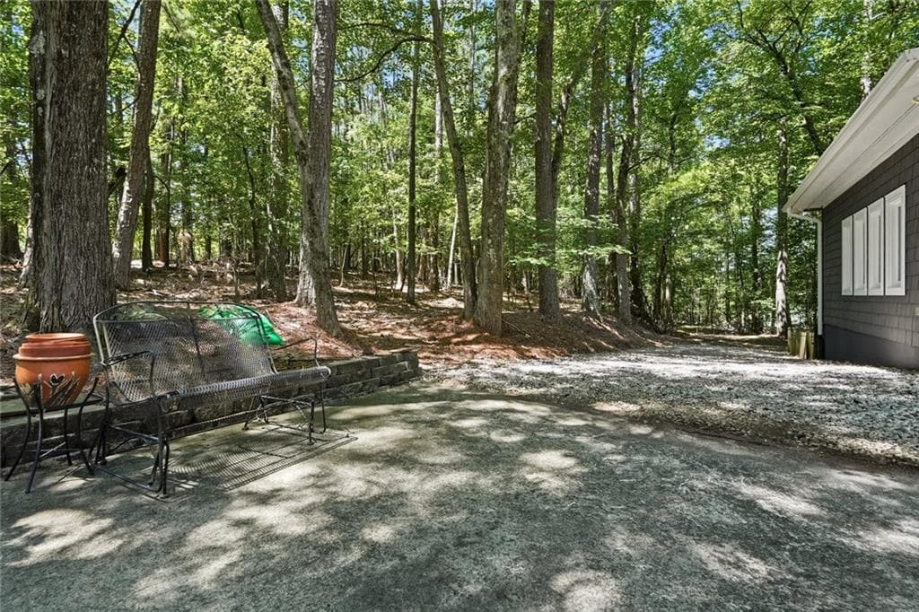 3 bedroom, 4 bathroom, 4,370 sq ft single family residence for sale at 6504 Yacht Club Road, Flowery Branch, GA 30542 — photo 6