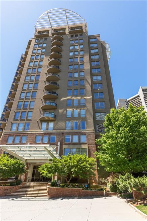 1 bedroom, 1 bathroom, 947 sq ft condominium for rent at 2626 Peachtree Road 1008, Atlanta, GA 30305 for $1,950 a month — photo 2