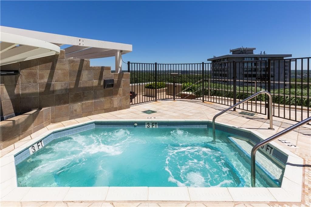 1 bedroom, 1 bathroom, 947 sq ft condominium for rent at 2626 Peachtree Road 1008, Atlanta, GA 30305 for $1,950 a month — photo 9