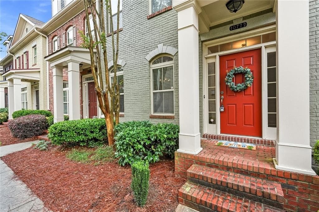 3 bedroom, 3 bathroom, 1,800 sq ft townhouse sold at 10722 Austen Bend, Alpharetta, GA 30022