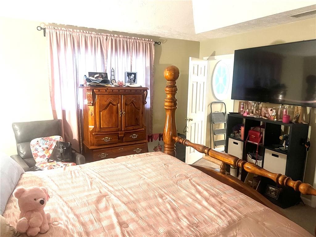 6 bedroom, 5 bathroom, 2,202 sq ft single family residence for sale at 105 Flat Creek Court, Fayetteville, GA 30214 — photo 6