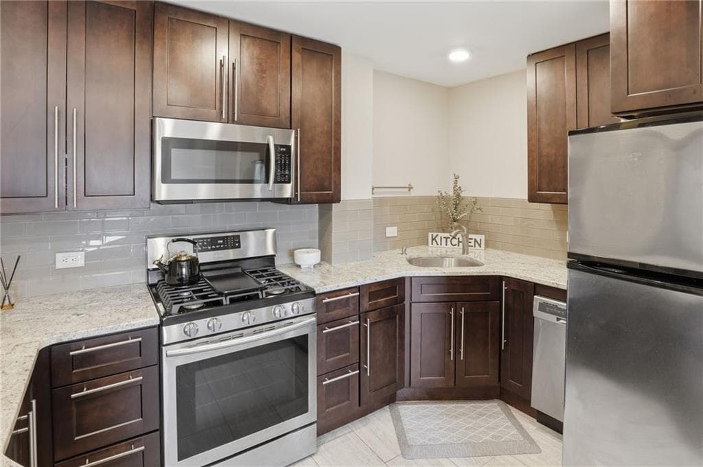 1 bedroom, 1 bathroom, 703 sq ft condominium for rent at 2285 Peachtree Road 709, Atlanta, GA 30309 for $2,000 a month — photo 7