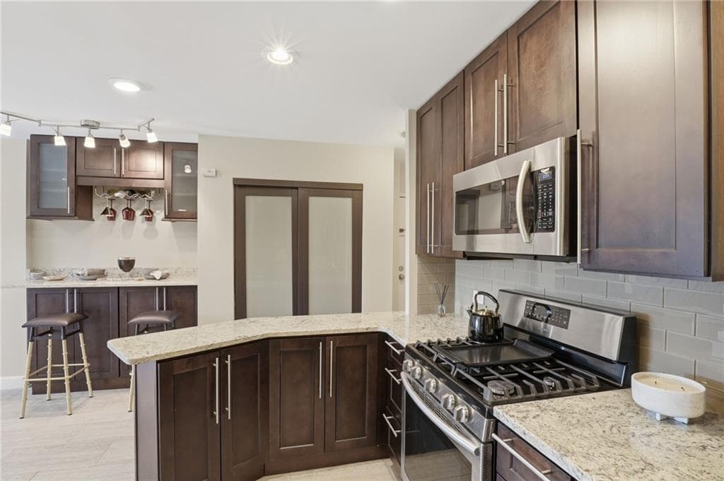 1 bedroom, 1 bathroom, 703 sq ft condominium for rent at 2285 Peachtree Road 709, Atlanta, GA 30309 for $2,000 a month — photo 9