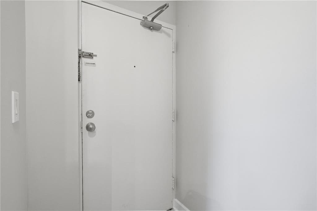 1 bedroom, 1 bathroom, 703 sq ft condominium for rent at 2285 Peachtree Road 709, Atlanta, GA 30309 for $2,000 a month — photo 3