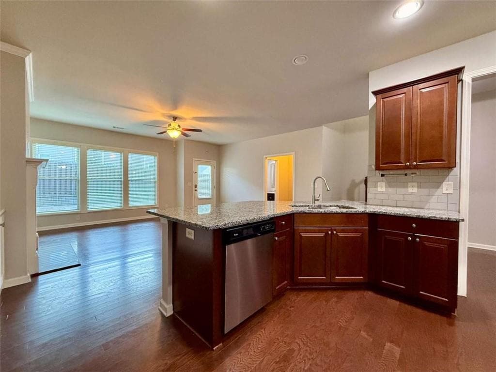 3 bedroom, 3 bathroom, 2,375 sq ft single family residence for rent at 5115 Breezewood Circle, Alpharetta, GA 30004 for $2,750 a month — photo 5